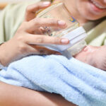 شیر دادن به نوزاد و زردی شیر مادر