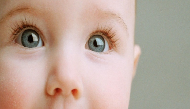 همه چیز درباره ی پف چشم نوزاد