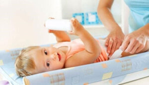 ترشح واژن در نوزاد دختر و تعویض پوشک